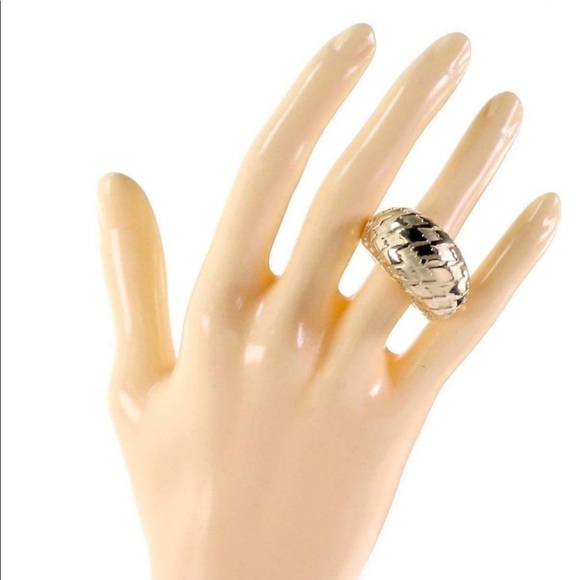 Christian DIOR 18k gold zigzag high dome ring. - Picture 2 of 8